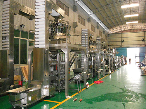 星火組合稱蝦條包裝機設(shè)備車間展示