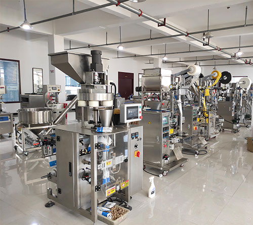 小型顆粒包裝機(jī)設(shè)備車間展示