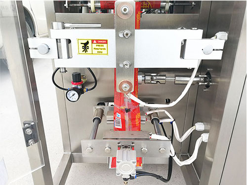 星火小型立式顆粒包裝機(jī)細(xì)節(jié)展示